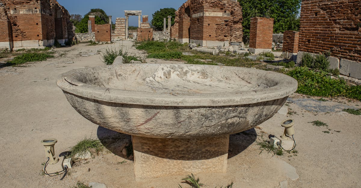 découvrez selçuk, une ville riche en histoire et en culture, célèbre pour ses vestiges antiques, notamment le temple d'artémis et la maison de la vierge marie. explorez ses charmantes rues, ses sites archéologiques fascinants et profitez de l'hospitalité turque dans ce lieu incontournable de la côte égéenne.