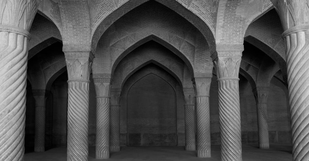 découvrez l'histoire captivante des caravanserais seldjoukides, ces haltes emblématiques qui ont assuré le commerce et la culture à travers l'asie mineure. plongez dans l'architecture fascinante et l'héritage de ces refuges pour les voyageurs, témoins d'un passé glorieux.