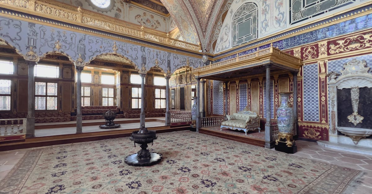 découvrez le sultan's royal hotel, un havre de paix alliant luxe et traditions. profitez d'un séjour inoubliable dans un cadre enchanteur, avec un service de qualité supérieure et des équipements modernes pour garantir votre confort.
