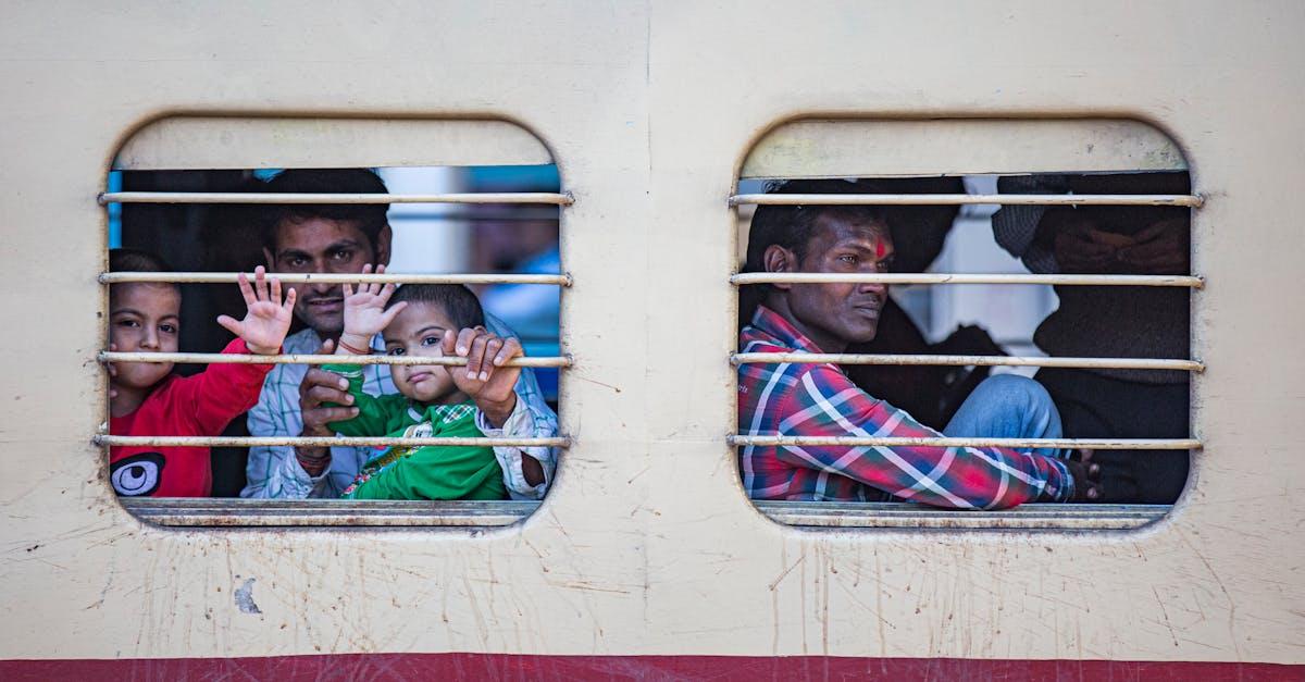 découvrez la magie des voyages en train à travers des paysages à couper le souffle. explorez le confort et la liberté que vous offre le voyage en train tout en profitant d'une expérience unique et mémorable.