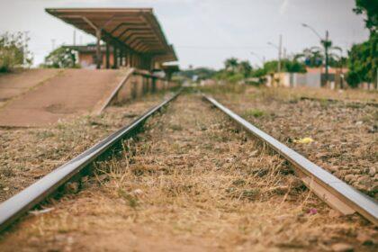 découvrez le monde fascinant des trains : des voyages inoubliables à travers des paysages époustouflants, des astuces pour choisir le meilleur trajet et des informations pratiques pour planifier votre aventure ferroviaire.