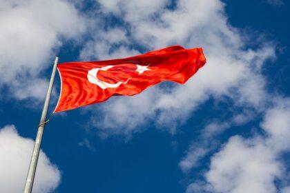 découvrez tout sur la turquie, un pays fascinant au carrefour de l'europe et de l'asie, riche en histoire, culture et paysages magnifiques. explorez ses sites emblématiques, sa cuisine savoureuse et ses traditions uniques.